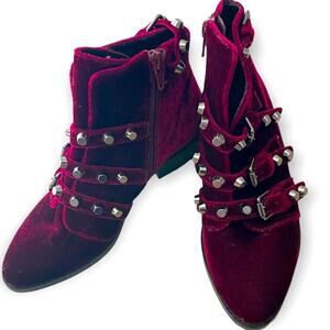 NWT Gianni Bini Goalsetta velvet studded buckle ankle boots